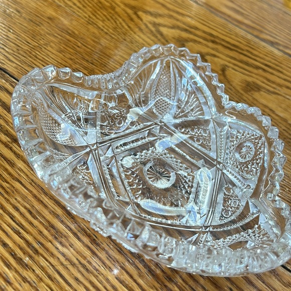 Imperial Glass Co. NUCUT glass heart shaped crystal nut dish. Clear sawtooth rim - Picture 8 of 9